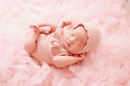 牡丹江宝宝吃手是饿了吗